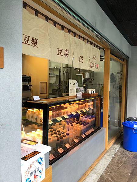 1532444576-3470640541_n